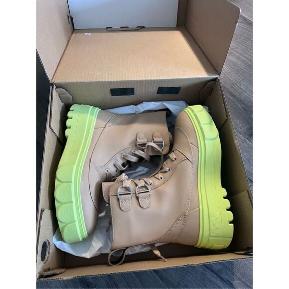 Sorel Women’s Caribou x Boot Lace boots in tan - Picture 10 of 10